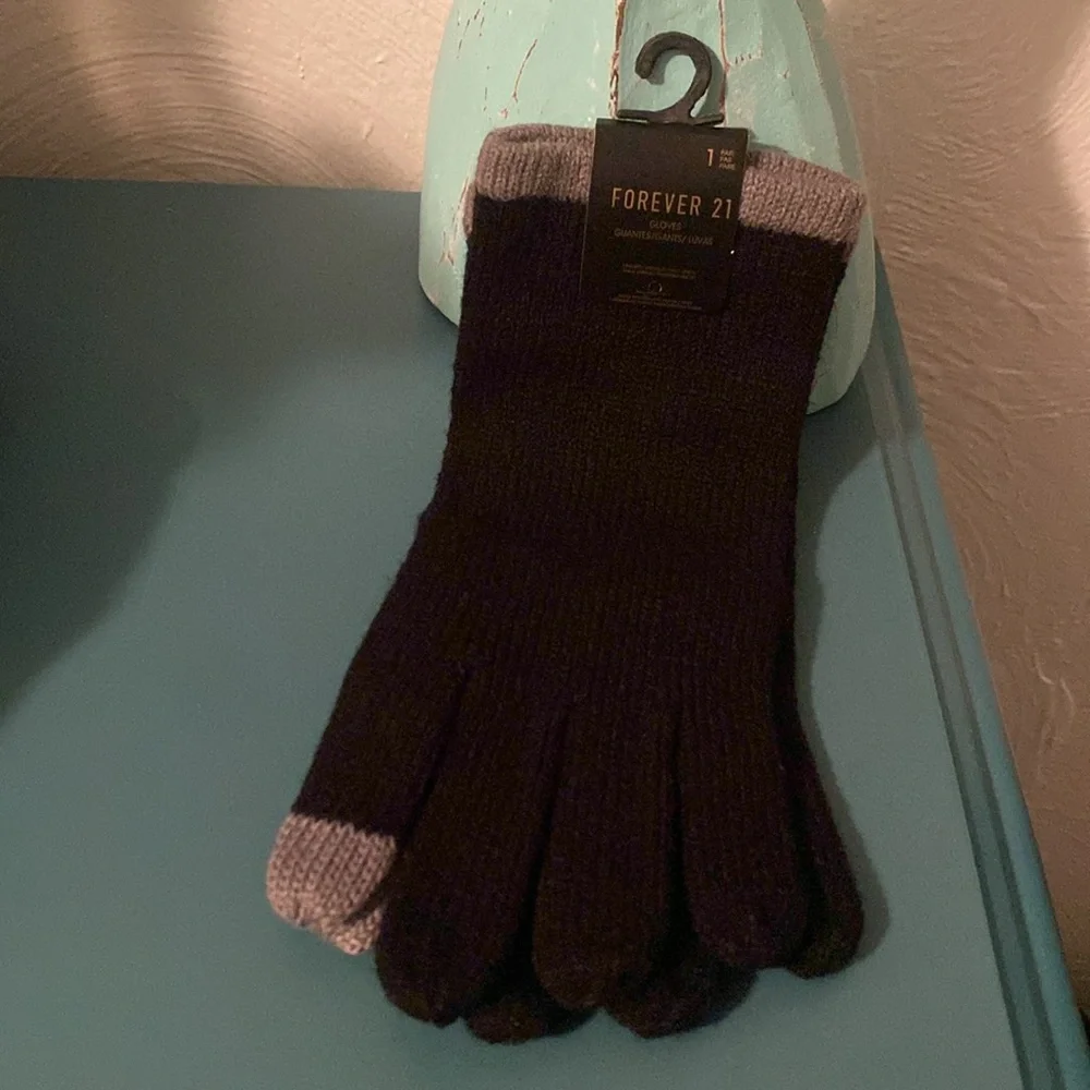 Cozy Bundle - Fuzzy Slipper Socks & Gloves